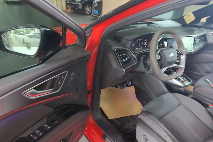 Used Audi Q5 e-tron 2022 50 e-tron quattro edition one Artistic Collection Edition Interior 3