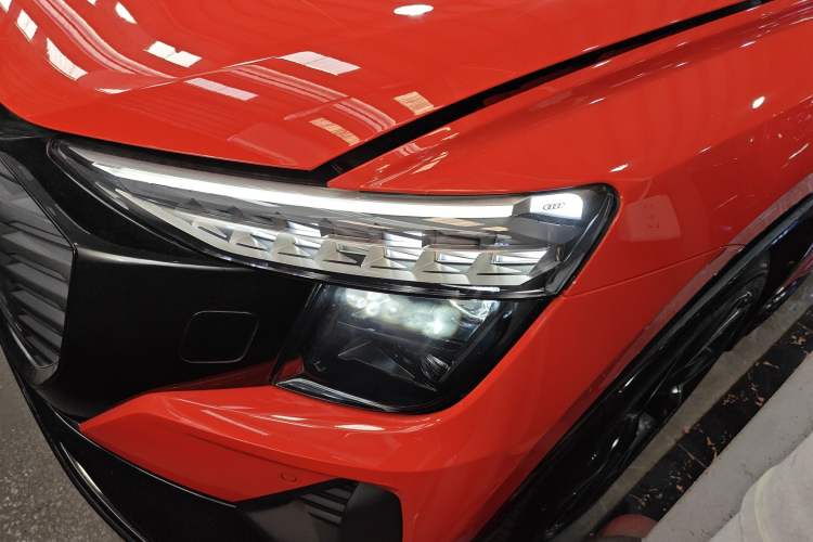 Used Audi Q5 e-tron 2022 50 e-tron quattro edition one Artistic Collection Edition Left Front Headlight