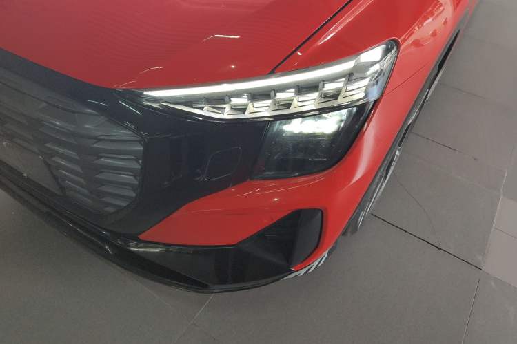 Used Audi Q5 e-tron 2022 50 e-tron quattro edition one Artistic Collection Edition Left Front Headlight