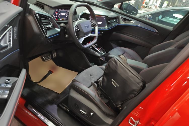 Used Audi Q5 e-tron 2022 50 e-tron quattro edition one Artistic Collection Edition Left Front Seat