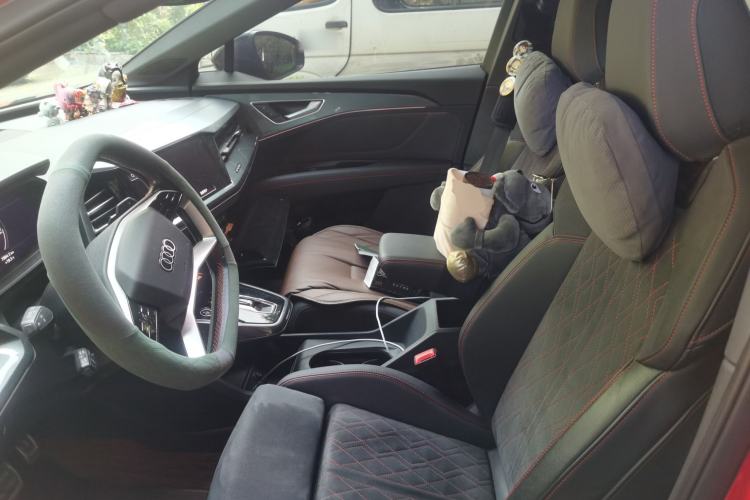 Used Audi Q5 e-tron 2022 50 e-tron quattro edition one Artistic Collection Edition Left Front Seat