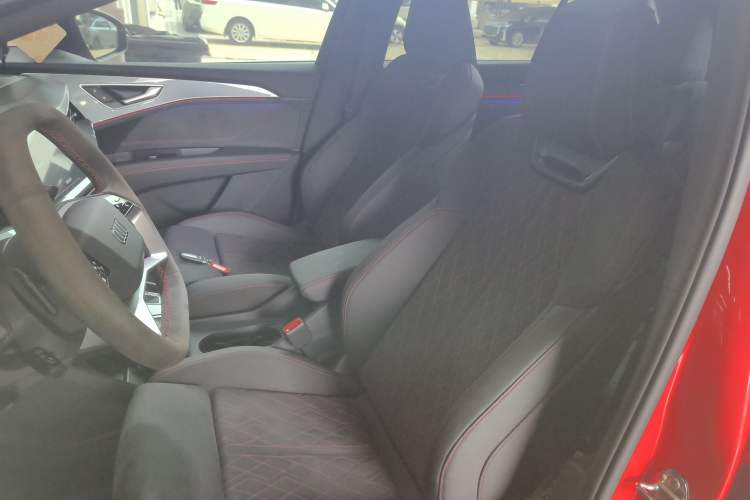 Used Audi Q5 e-tron 2022 50 e-tron quattro edition one Artistic Collection Edition Left Front Seat