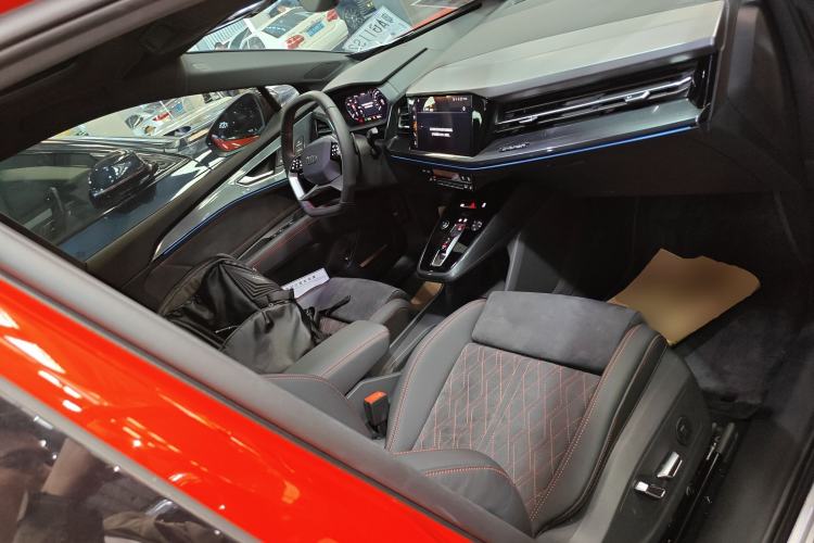 Used Audi Q5 e-tron 2022 50 e-tron quattro edition one Artistic Collection Edition Right Front Seat