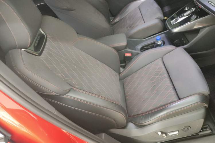 Used Audi Q5 e-tron 2022 50 e-tron quattro Glory Edition Elegant Suit Right Front Seat