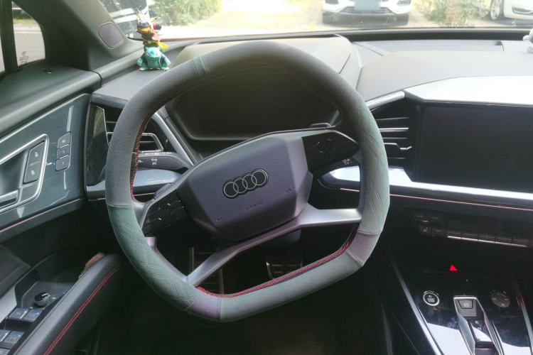 Used Audi Q5 e-tron 2022 50 e-tron quattro edition one Artistic Collection Edition Steering Wheel