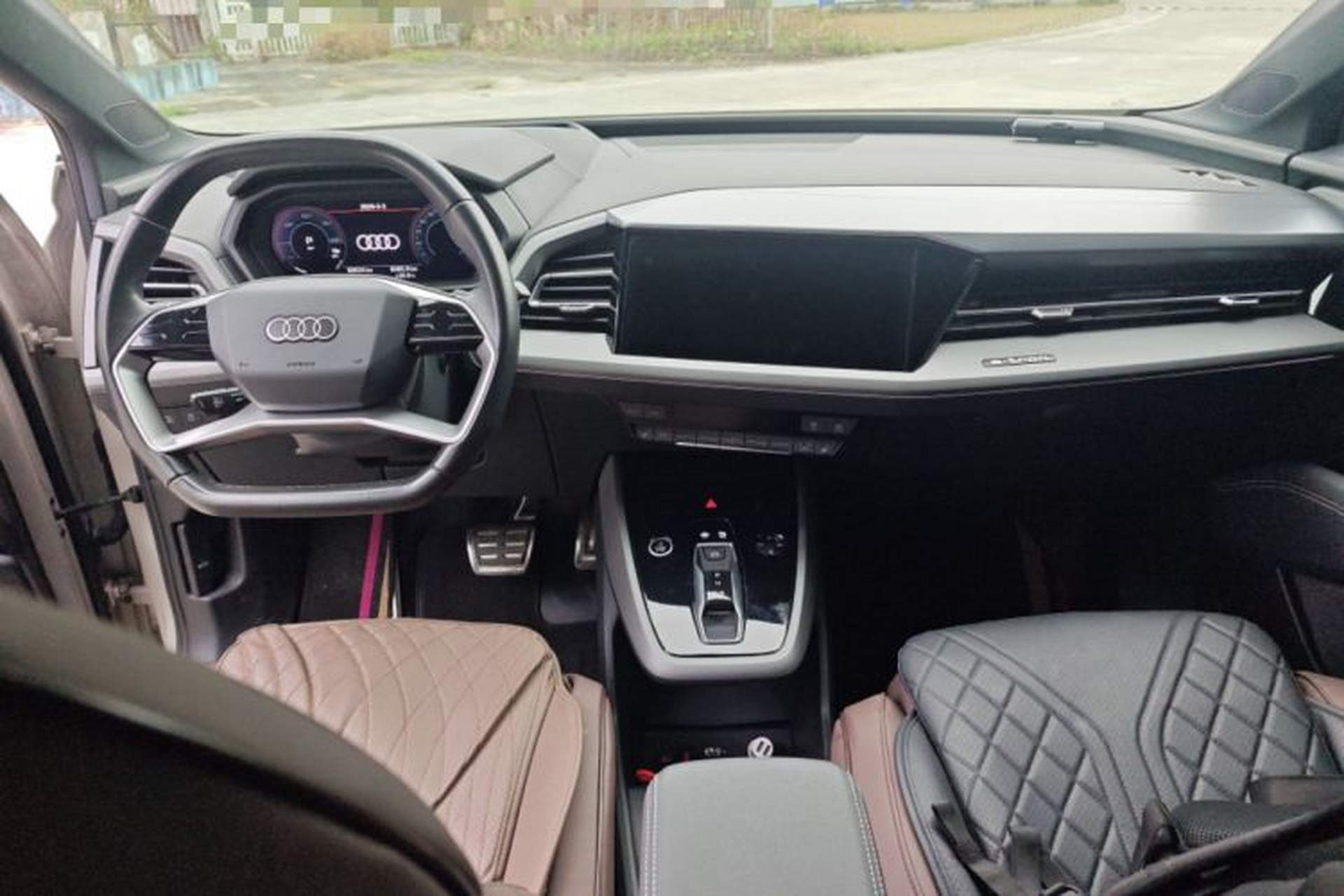 Used Audi Q5 e-tron 2022 40 e-tron Starlight Edition Mech Kit Center Console