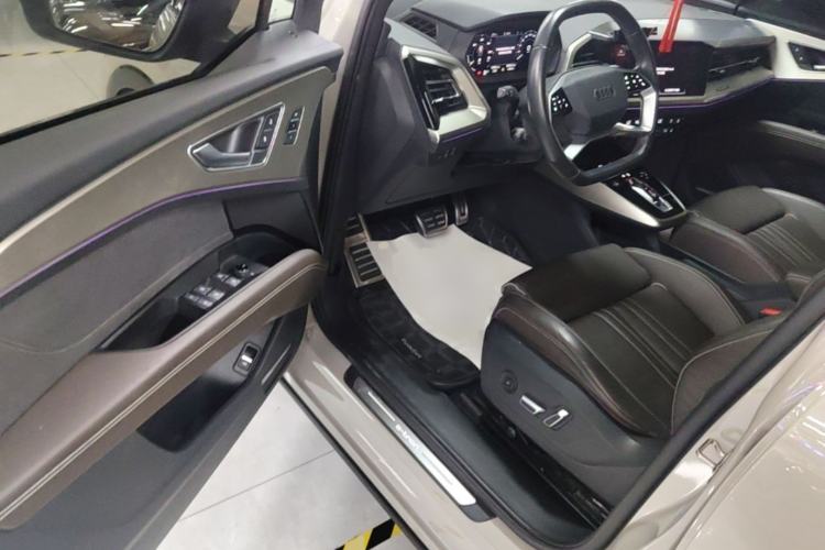 Used Audi Q5 e-tron 2022 50 e-tron quattro Glory Edition Elegant Suit Driver Seat