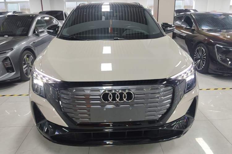 Used Audi Q5 e-tron 2022 50 e-tron quattro Glory Edition Elegant Suit Front