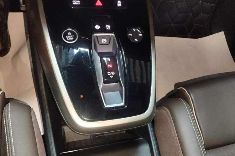 Used Audi Q5 e-tron 2022 50 e-tron quattro Glory Edition Elegant Suit Gear Lever