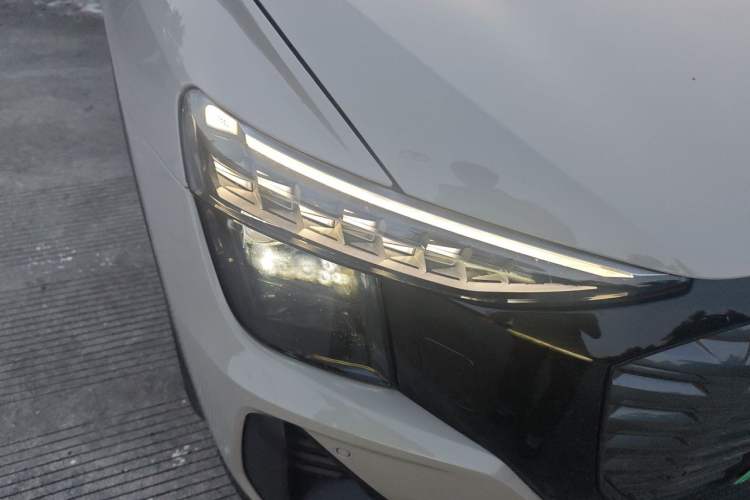 Used Audi Q5 e-tron 2022 40 e-tron Starlight Edition Mech Kit Right Front Headlight