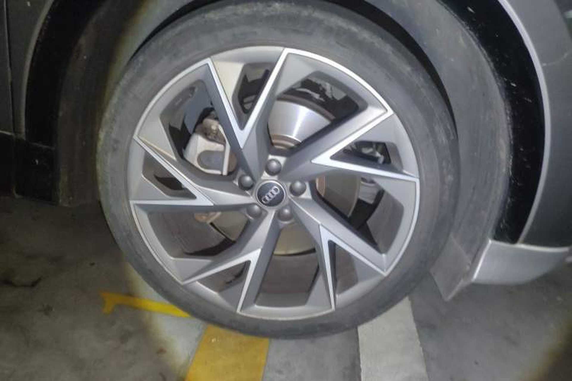 Used Audi Q5 e-tron 2022 40 e-tron Starlight Edition Mech Kit Right Front Wheel Hub