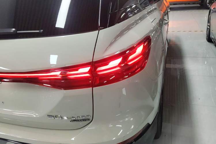 Used Audi Q5 e-tron 2022 50 e-tron quattro Glory Edition Elegant Suit Right Rear Taillight