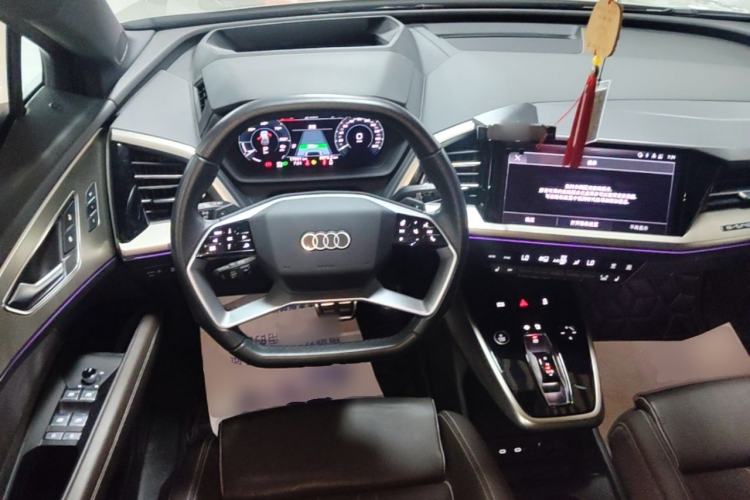 Used Audi Q5 e-tron 2022 50 e-tron quattro Glory Edition Elegant Suit Steering Wheel