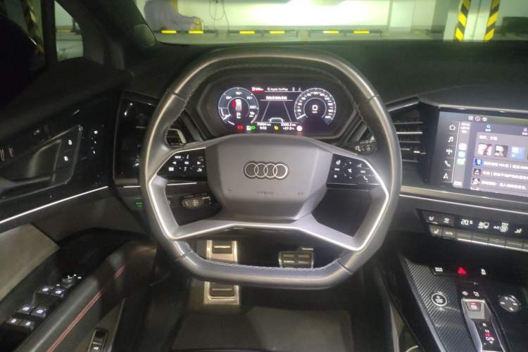 Used Audi Q5 e-tron 2022 40 e-tron Starlight Edition Mech Kit Steering Wheel
