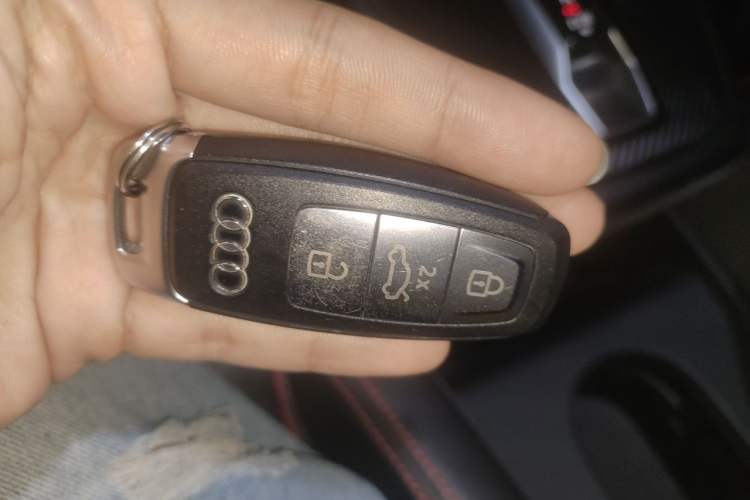 Used Audi Q5 e-tron 2022 40 e-tron Starlight Edition Mech Kit Vehicle Key