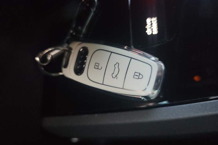 Used Audi Q5 e-tron 2022 40 e-tron Starlight Edition Mech Kit Vehicle Key