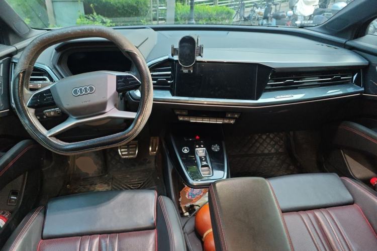 Used Audi Q5 e-tron 2022 40 e-tron Starlight Edition Mech Kit Center Console