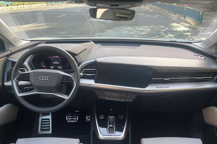 Used Audi Q5 e-tron 2022 40 e-tron Starry Edition Luxury Package Center Console