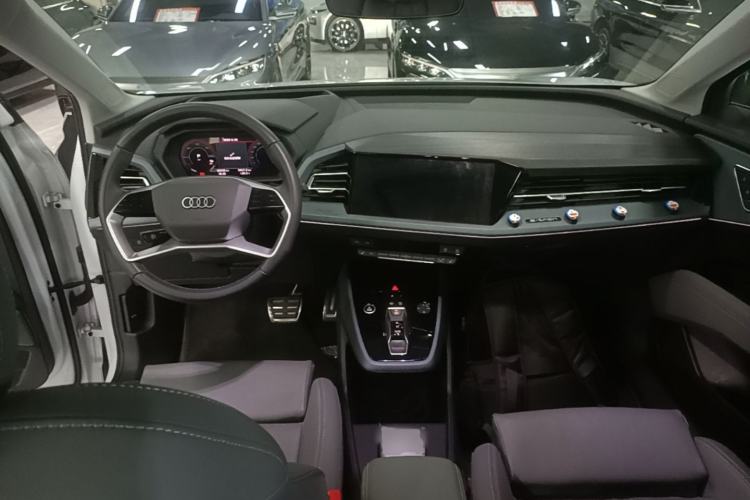 Used Audi Q5 e-tron 2022 40 e-tron Starry Edition Luxury Package Center Console