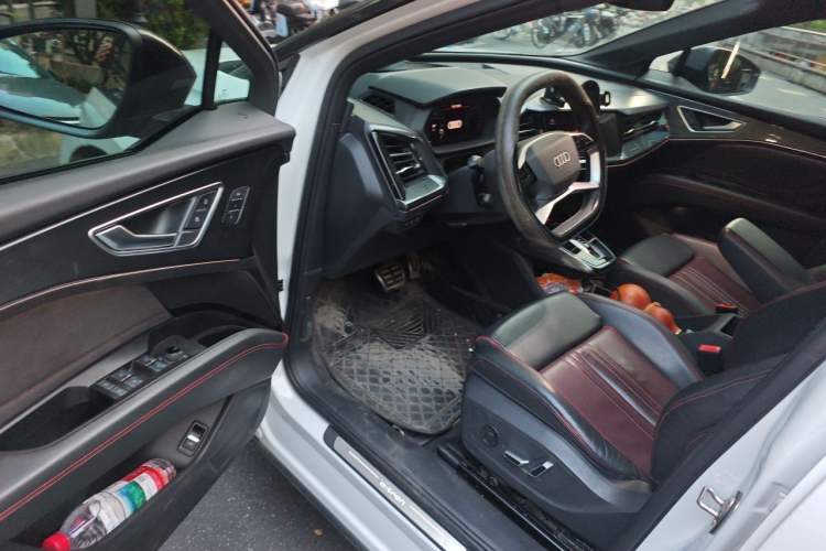 Used Audi Q5 e-tron 2022 40 e-tron Starlight Edition Mech Kit Driver Seat