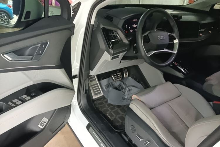 Used Audi Q5 e-tron 2022 40 e-tron Starry Edition Luxury Package Driver Seat