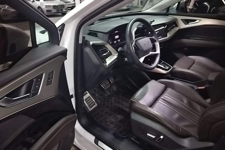 Used Audi Q5 e-tron 2022 40 e-tron Starry Edition Luxury Package Driver Seat