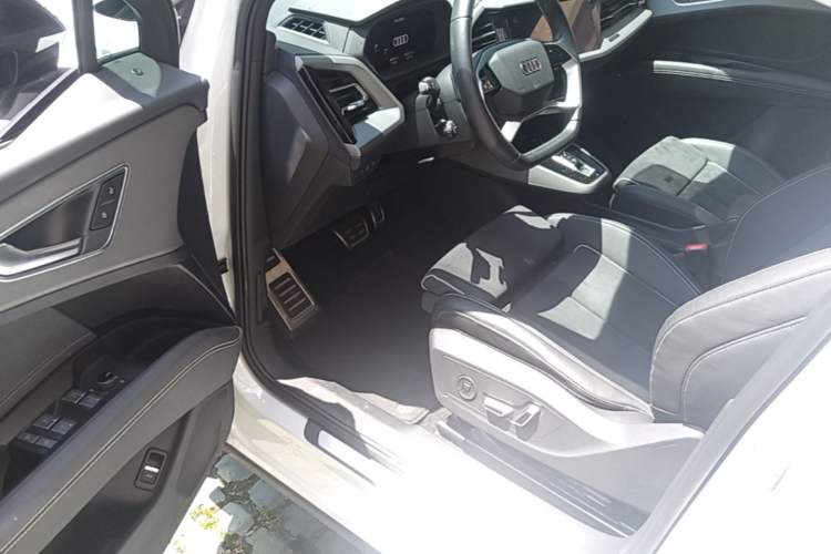 Used Audi Q5 e-tron 2022 40 e-tron Starlight Edition Mech Kit Driver Seat