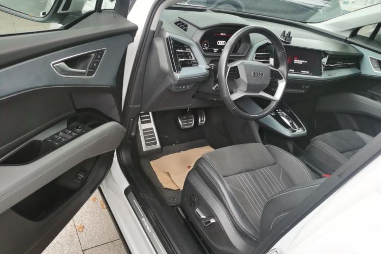 Used Audi Q5 e-tron 2022 40 e-tron Starlight Edition Mech Kit Driver Seat