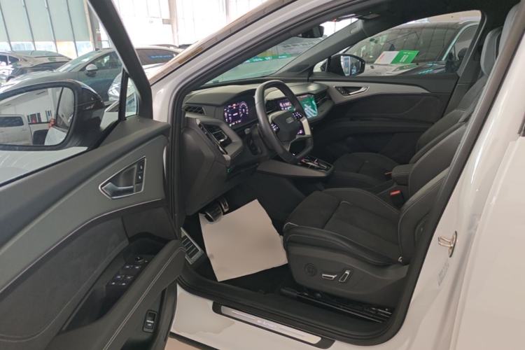 Used Audi Q5 e-tron 2022 40 e-tron Starlight Edition Mech Kit Driver Seat