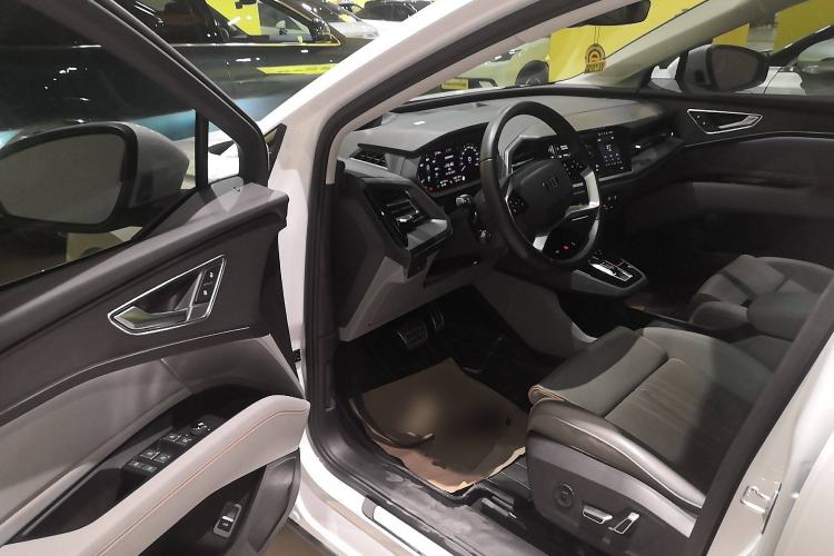 Used Audi Q5 e-tron 2022 40 e-tron Starry Edition Luxury Package Driver Seat