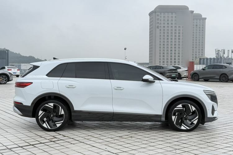Used Audi Q5 e-tron 2022 50 e-tron quattro Glory Edition Elegant Suit Exterior 2