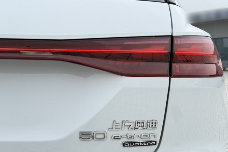 Used Audi Q5 e-tron 2022 50 e-tron quattro Glory Edition Elegant Suit Exterior 3