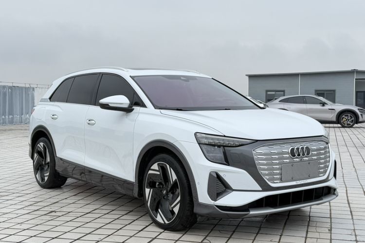 Used Audi Q5 e-tron 2022 50 e-tron quattro Glory Edition Elegant Suit Exterior 4