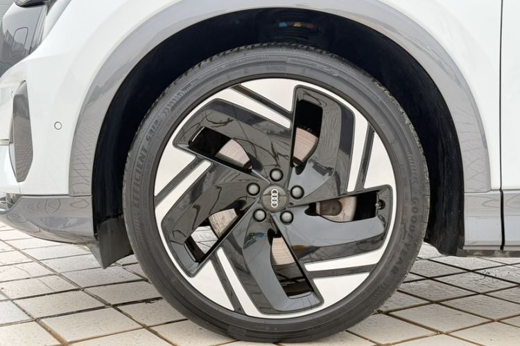 Used Audi Q5 e-tron 2022 50 e-tron quattro Glory Edition Elegant Suit Exterior 8