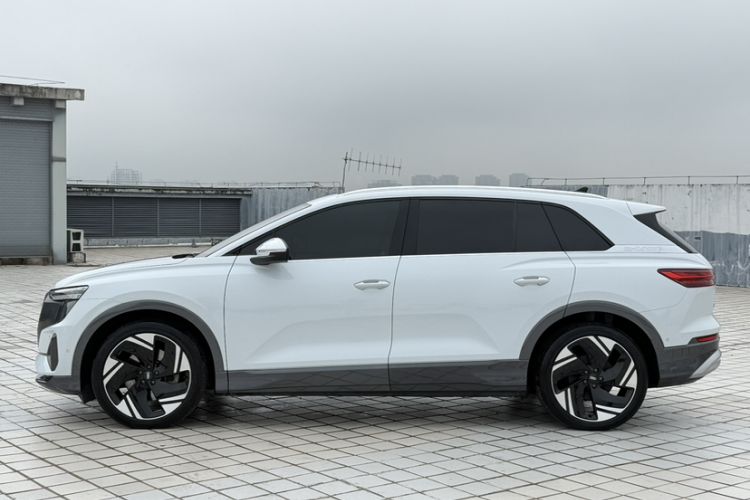 Used Audi Q5 e-tron 2022 50 e-tron quattro Glory Edition Elegant Suit Exterior 9