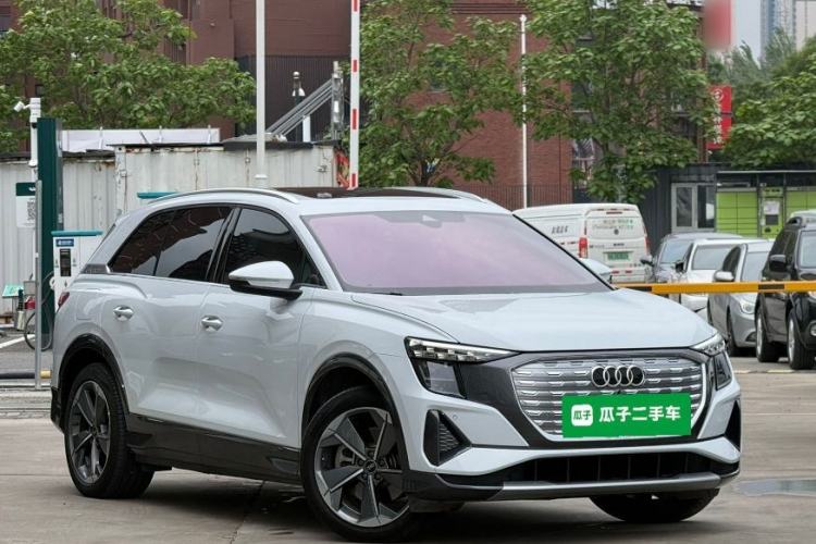 Used Audi Q5 e-tron 2022 40 e-tron Starry Edition Luxury Package Front Right 45 Deg