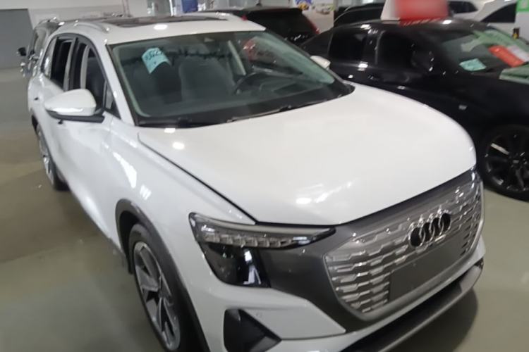 Used Audi Q5 e-tron 2022 40 e-tron Starry Edition Luxury Package Front Right 45 Deg