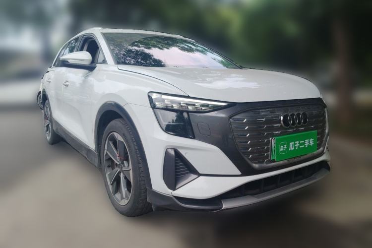 Used Audi Q5 e-tron 2022 40 e-tron Starry Edition Luxury Package Front Right 45 Deg