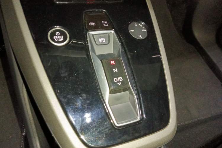 Used Audi Q5 e-tron 2022 40 e-tron Starlight Edition Mech Kit Gear Lever