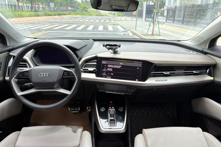 Used Audi Q5 e-tron 2022 40 e-tron Starry Edition Luxury Package Gear Lever