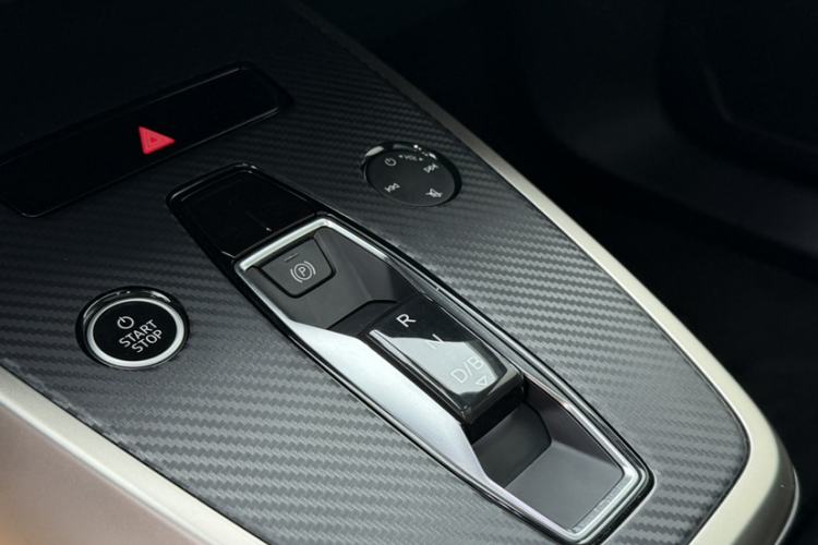 Used Audi Q5 e-tron 2022 50 e-tron quattro Glory Edition Elegant Suit Gear Lever
