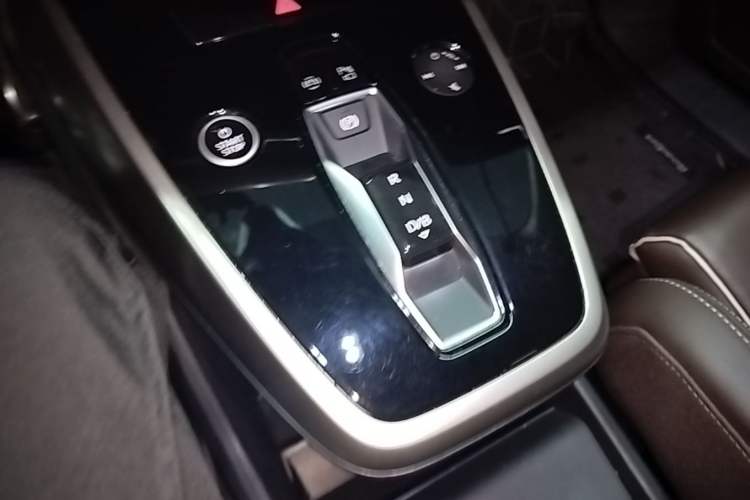 Used Audi Q5 e-tron 2022 40 e-tron Starry Edition Luxury Package Gear Lever