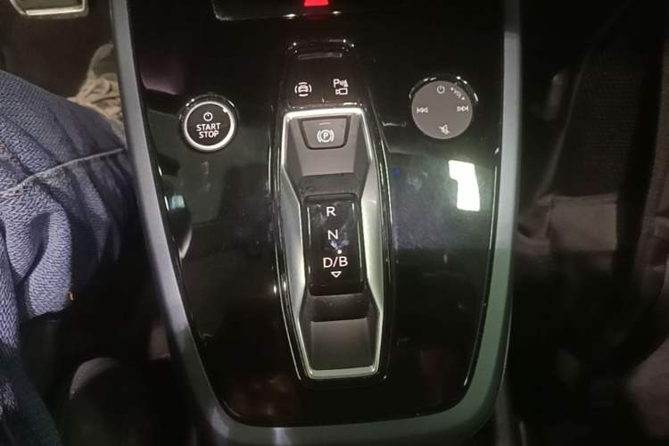 Used Audi Q5 e-tron 2022 40 e-tron Starry Edition Luxury Package Gear Lever