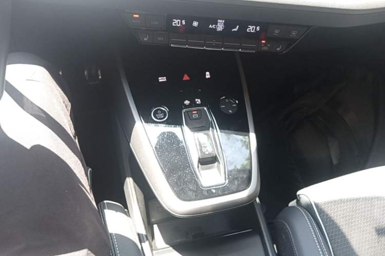 Used Audi Q5 e-tron 2022 40 e-tron Starlight Edition Mech Kit Gear Lever