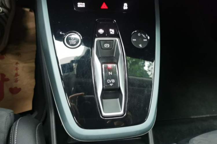 Used Audi Q5 e-tron 2022 40 e-tron Starlight Edition Mech Kit Gear Lever