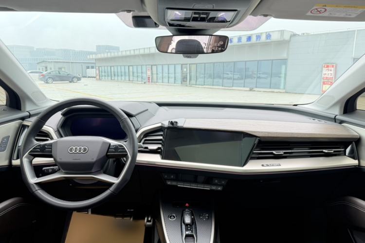 Used Audi Q5 e-tron 2022 50 e-tron quattro Glory Edition Elegant Suit Interior 1