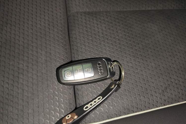 Used Audi Q5 e-tron 2022 40 e-tron Starlight Edition Mech Kit Interior 1