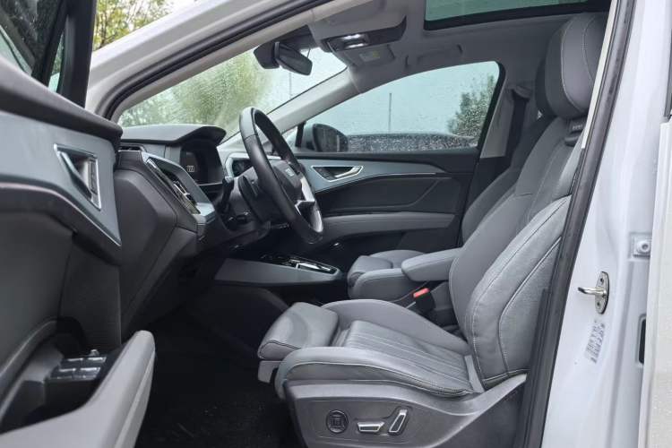 Used Audi Q5 e-tron 2022 40 e-tron Starlight Edition Mech Kit Interior 2