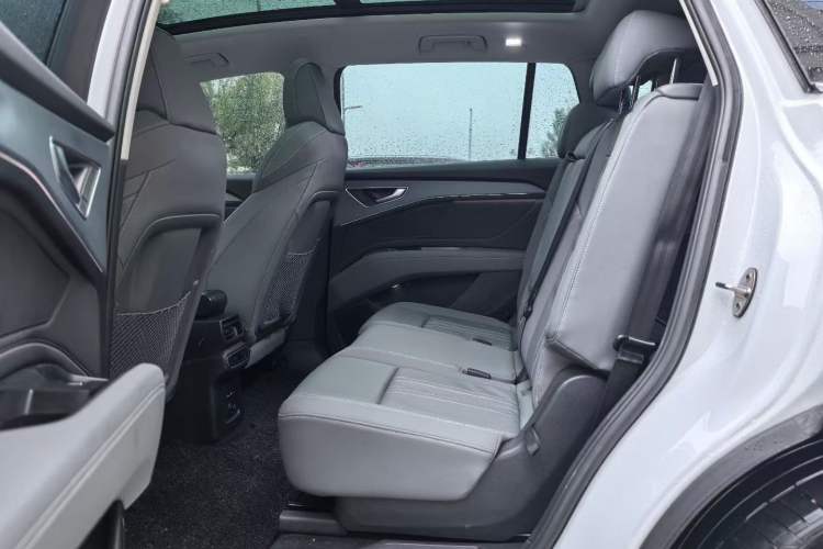 Used Audi Q5 e-tron 2022 40 e-tron Starlight Edition Mech Kit Interior 3