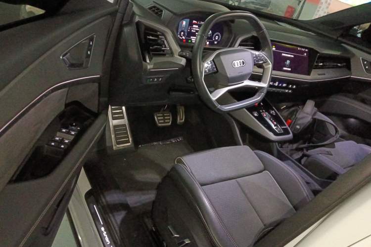 Used Audi Q5 e-tron 2022 40 e-tron Starlight Edition Mech Kit Interior 3